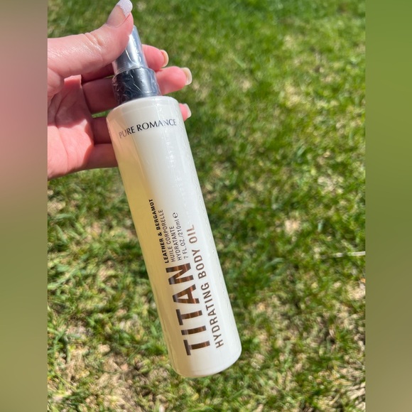 New/Sealed Titan Hydrating Body Oil - Picture 2 of 4